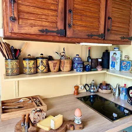 Montmartre Hidden Artist Loft *