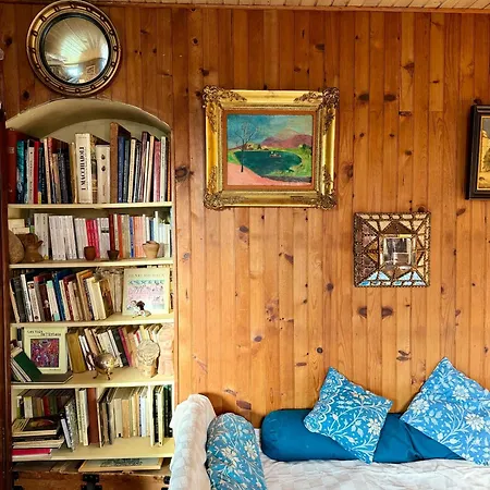 Montmartre Hidden Artist Loft Apartment Paris