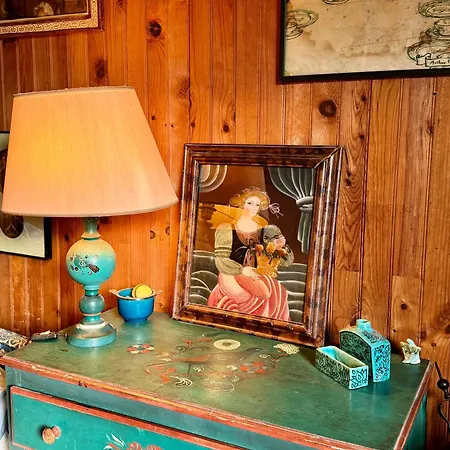 Montmartre Hidden Artist Loft *