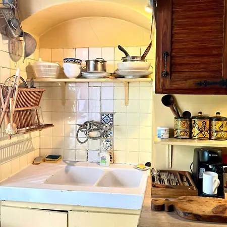 Montmartre Hidden Artist Loft *