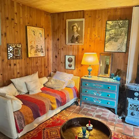 Montmartre Hidden Artist Loft Apartment *