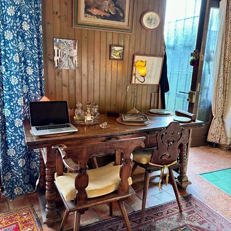 Montmartre Hidden Artist Loft *