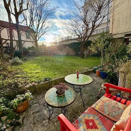 Montmartre Hidden Artist Loft Apartment *
